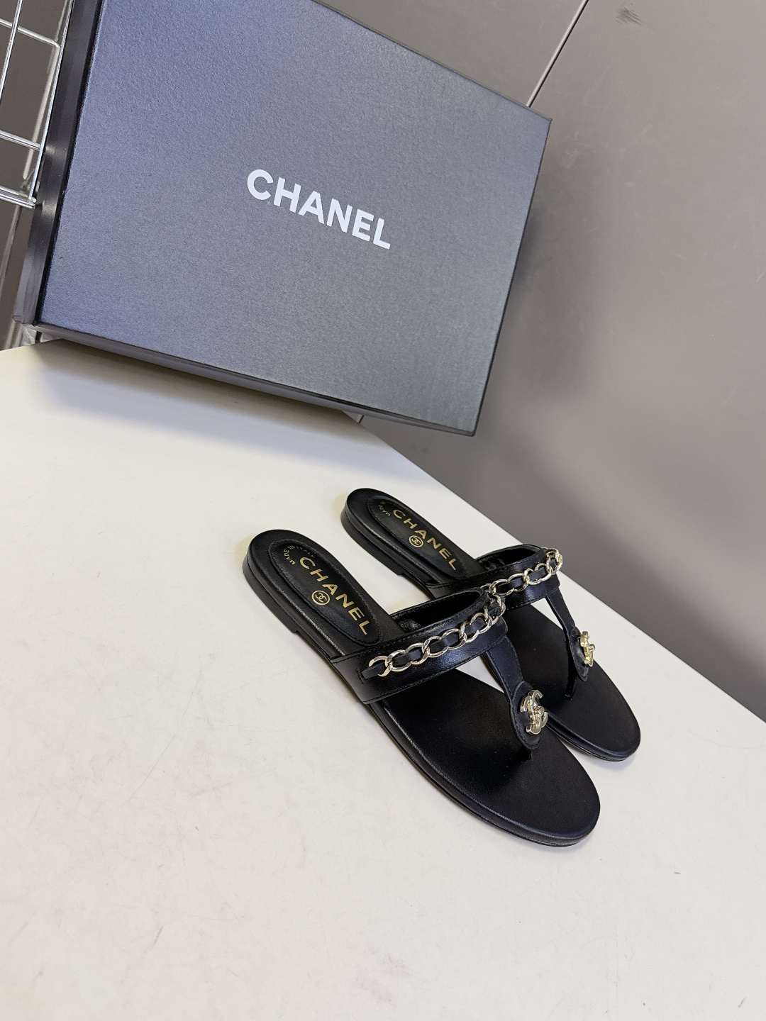 香奈儿CHANEL春夏最新款夹脚链条凉拖鞋超多明星网红种草 露趾无后跟凉拖设计 穿脱便捷平底结构日常行走