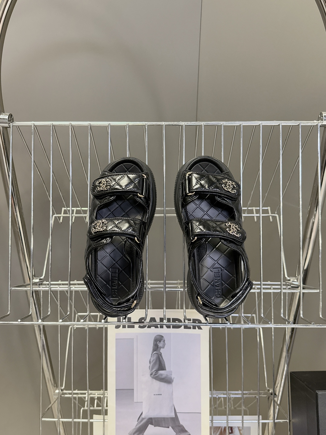 香奈儿CHANEL春夏最新款菱格纹魔术贴厚底运动凉鞋超多明星网红种草 露趾运动凉鞋结构 搭配厚底松糕底跟
