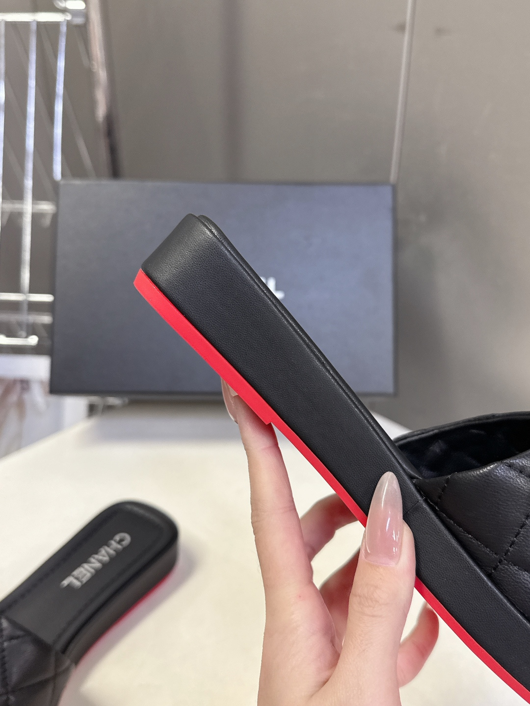 香奈儿CHANEL春夏最新款菱格纹厚底一字拖 超多明星网红种草 一字露趾凉拖设计，搭配厚底坡跟 能自然拉