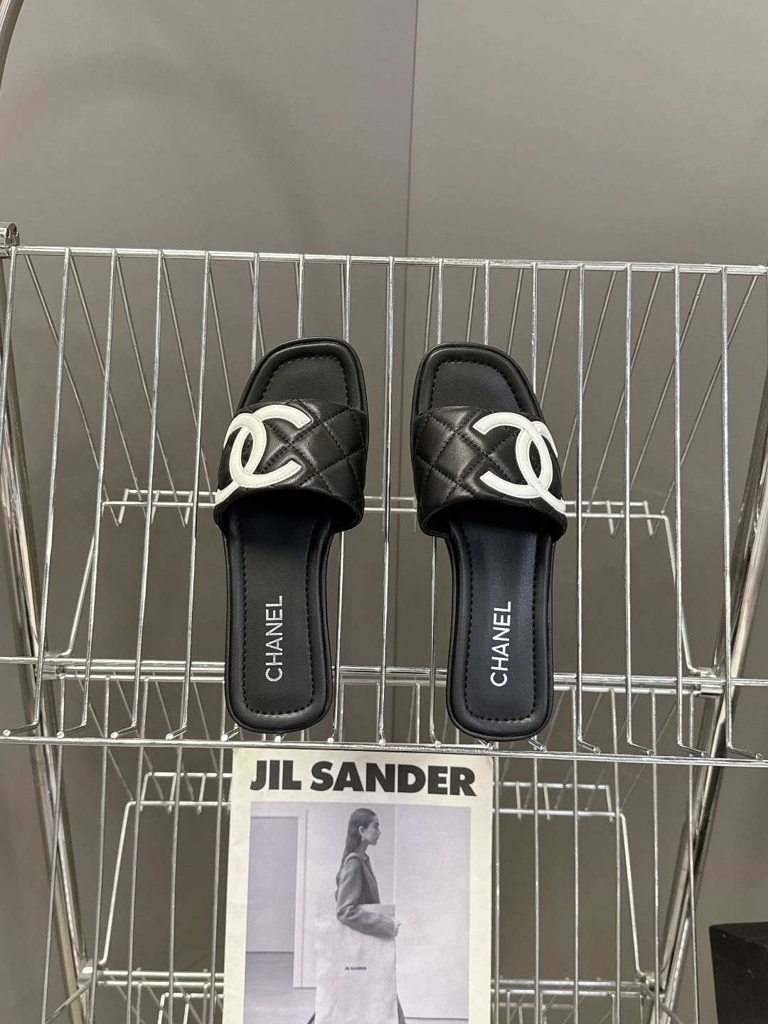 香奈儿CHANEL春夏最新款菱格纹厚底一字拖 超多明星网红种草 一字露趾凉拖设计，搭配厚底坡跟 能自然拉