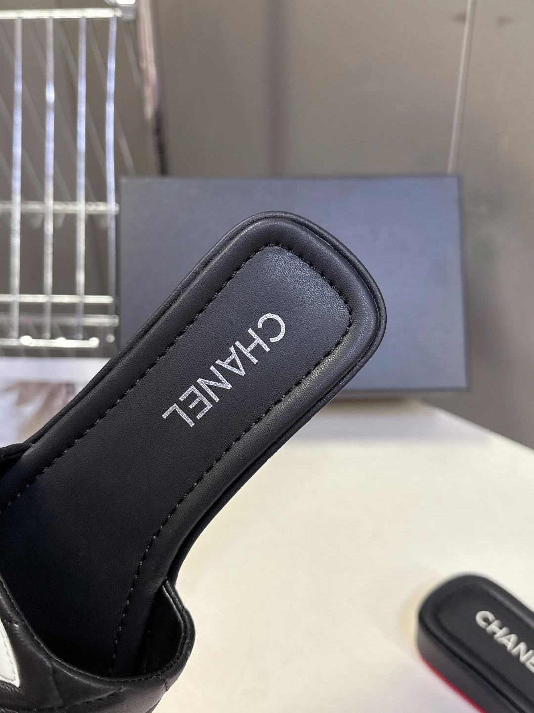 香奈儿CHANEL春夏最新款菱格纹厚底一字拖 超多明星网红种草 一字露趾凉拖设计，搭配厚底坡跟 能自然拉