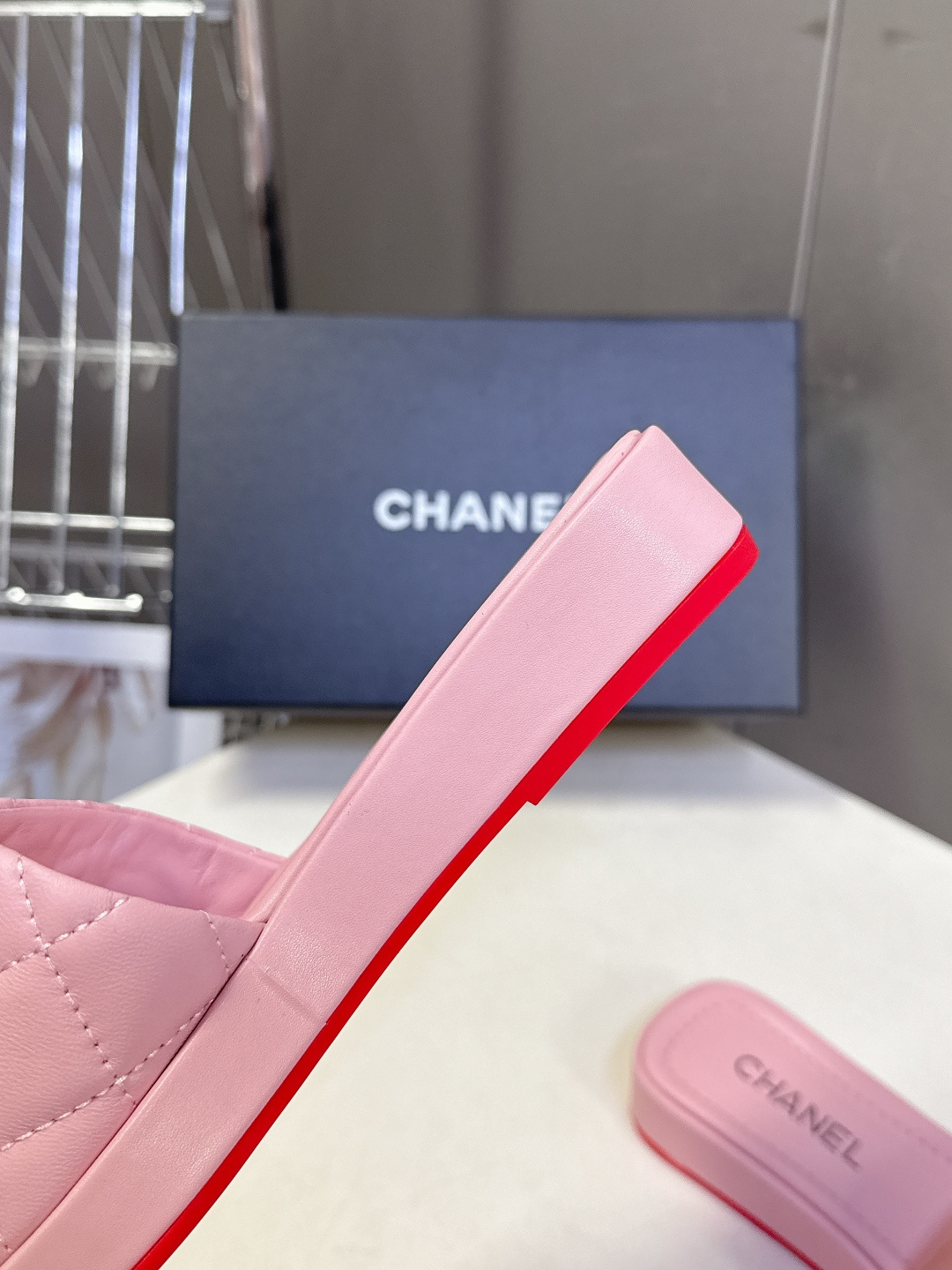 香奈儿CHANEL春夏最新款菱格纹厚底一字拖 超多明星网红种草 一字露趾凉拖设计，搭配厚底坡跟 能自然拉