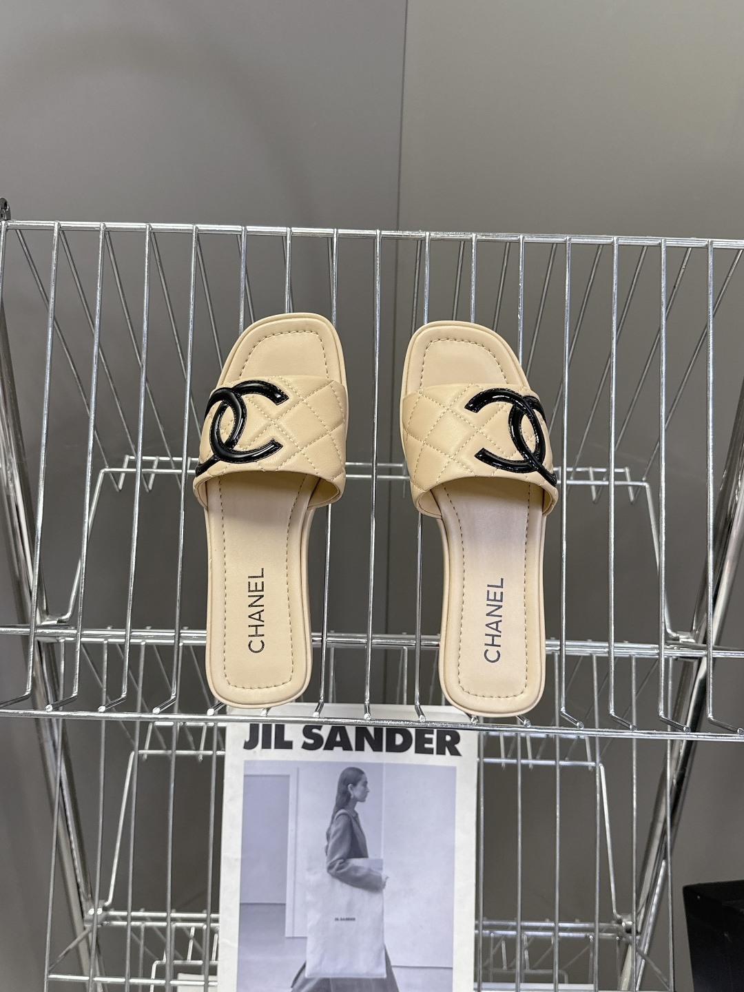 香奈儿CHANEL春夏最新款菱格纹厚底一字拖 超多明星网红种草 一字露趾凉拖设计，搭配厚底坡跟 能自然拉