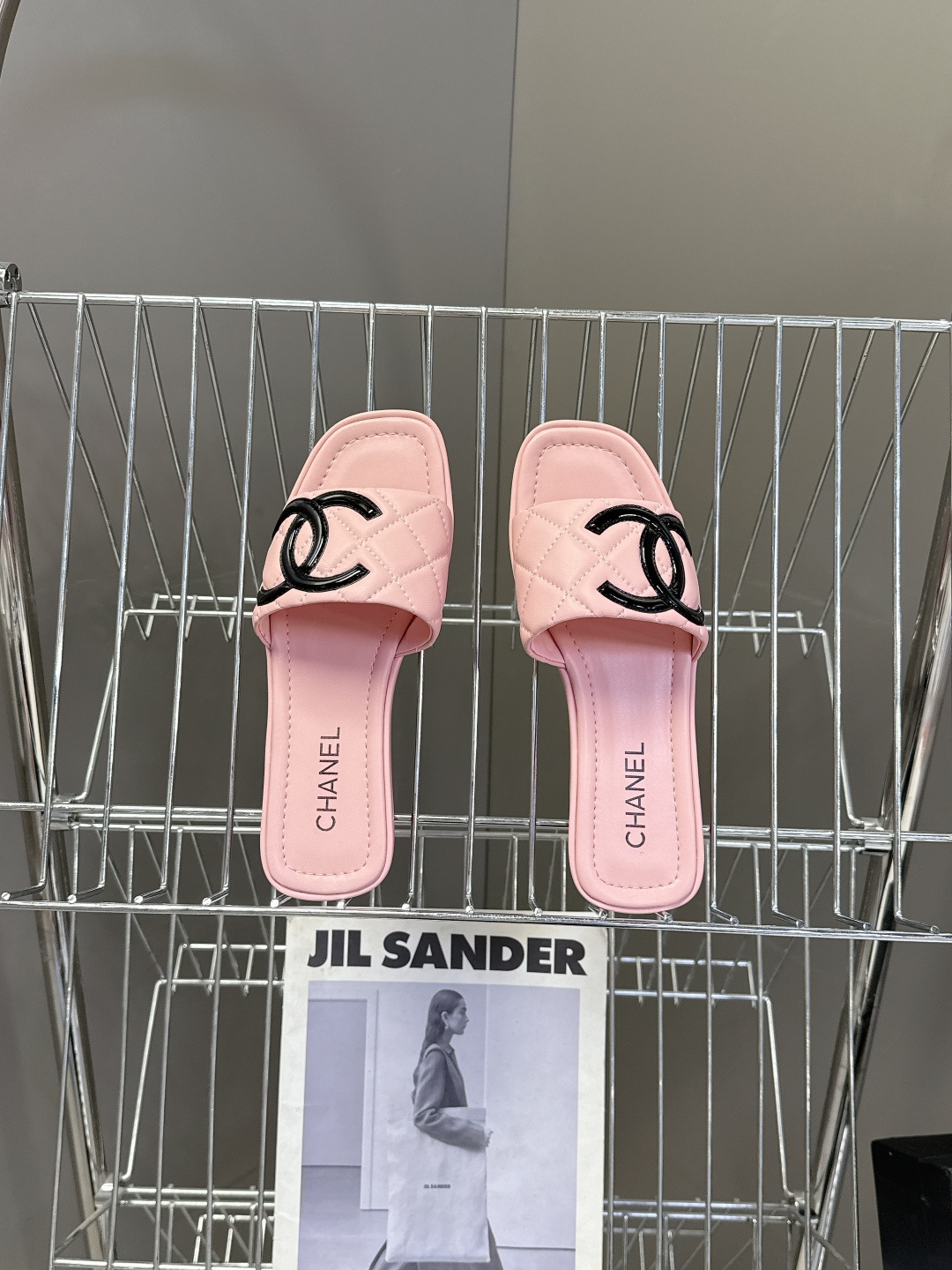 香奈儿CHANEL春夏最新款菱格纹厚底一字拖 超多明星网红种草 一字露趾凉拖设计，搭配厚底坡跟 能自然拉