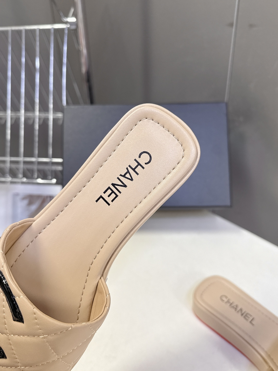 香奈儿CHANEL春夏最新款菱格纹厚底一字拖 超多明星网红种草 一字露趾凉拖设计，搭配厚底坡跟 能自然拉