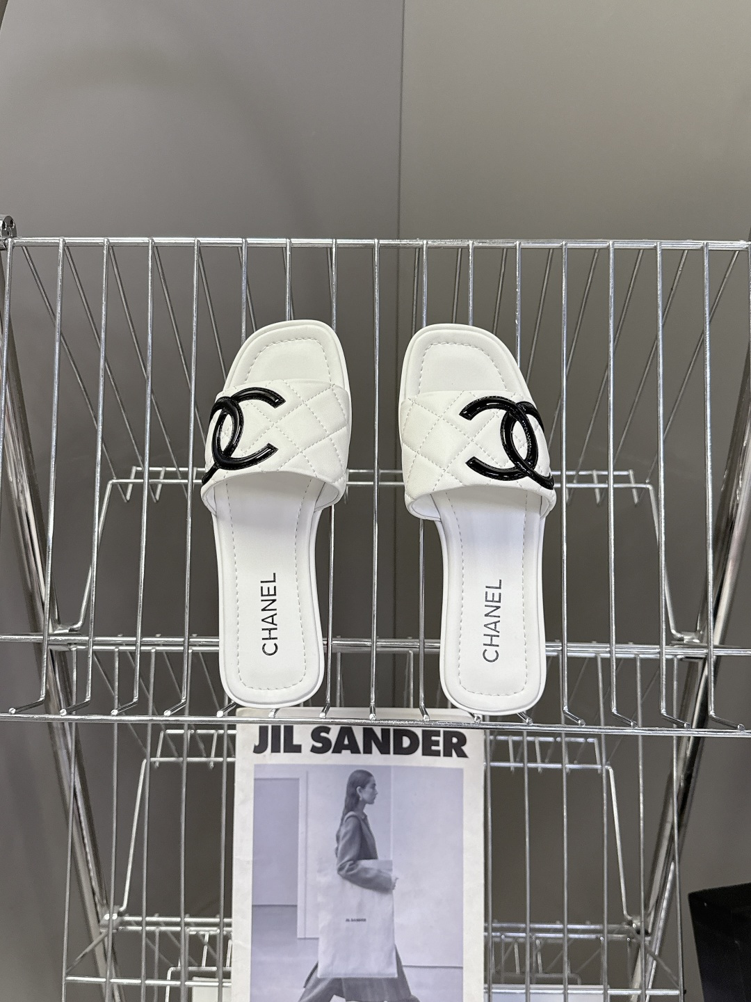 香奈儿CHANEL春夏最新款菱格纹厚底一字拖 超多明星网红种草 一字露趾凉拖设计，搭配厚底坡跟 能自然拉