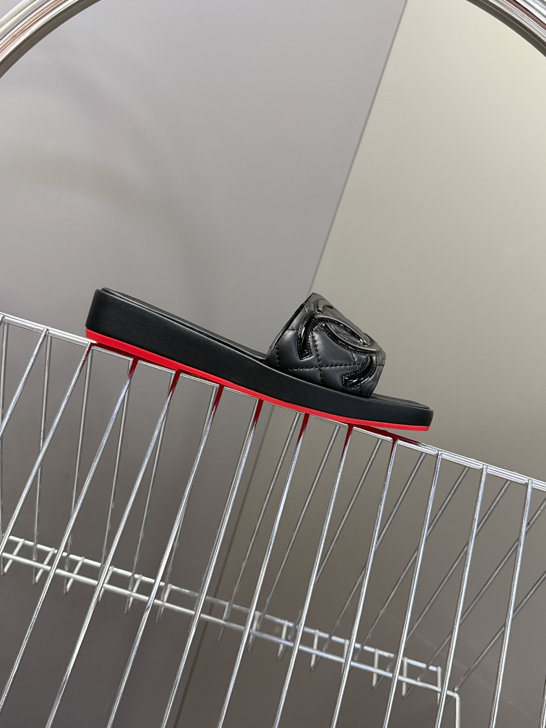 香奈儿CHANEL春夏最新款菱格纹厚底一字拖 超多明星网红种草 一字露趾凉拖设计，搭配厚底坡跟 能自然拉