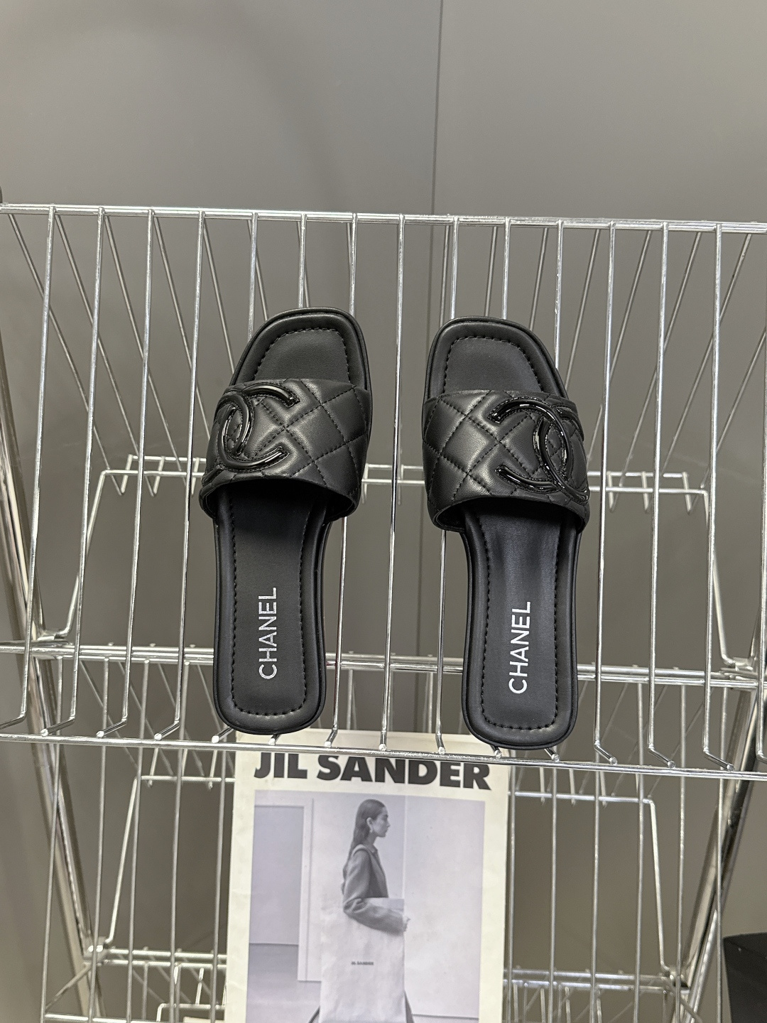 香奈儿CHANEL春夏最新款菱格纹厚底一字拖 超多明星网红种草 一字露趾凉拖设计，搭配厚底坡跟 能自然拉