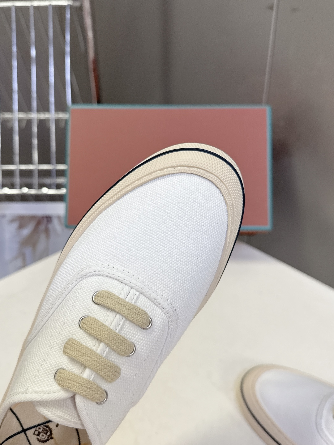 Loro Piana诺悠翩雅春夏最新情侣款帆布鞋超多明星网红种草 意大利顶级奢侈品牌LP。 以顶级羊绒 