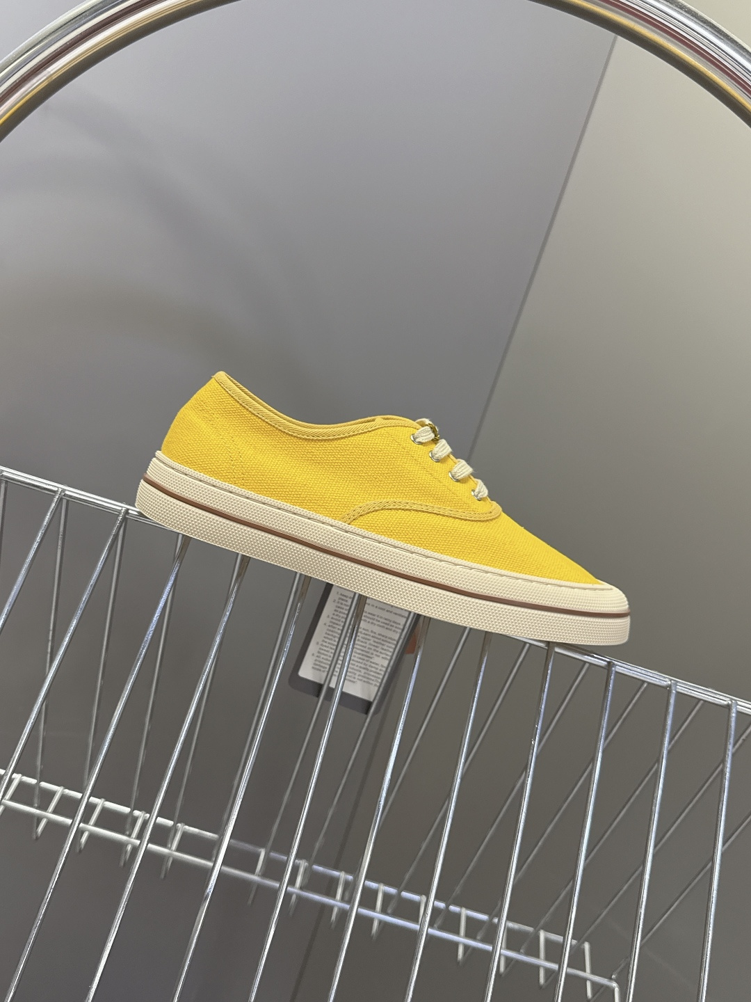 Loro Piana诺悠翩雅春夏最新情侣款帆布鞋超多明星网红种草 意大利顶级奢侈品牌LP。 以顶级羊绒 