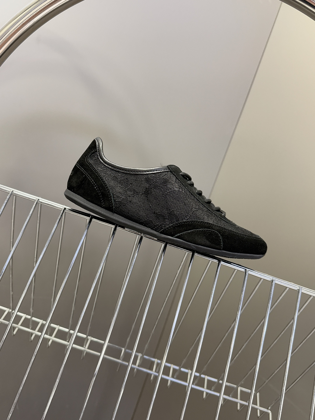 Jimmy Choo吉米周Sunny蕾丝德训休闲鞋超多明星网红种草 鞋面采用花卉蕾丝+麂皮/皮革拼接 透