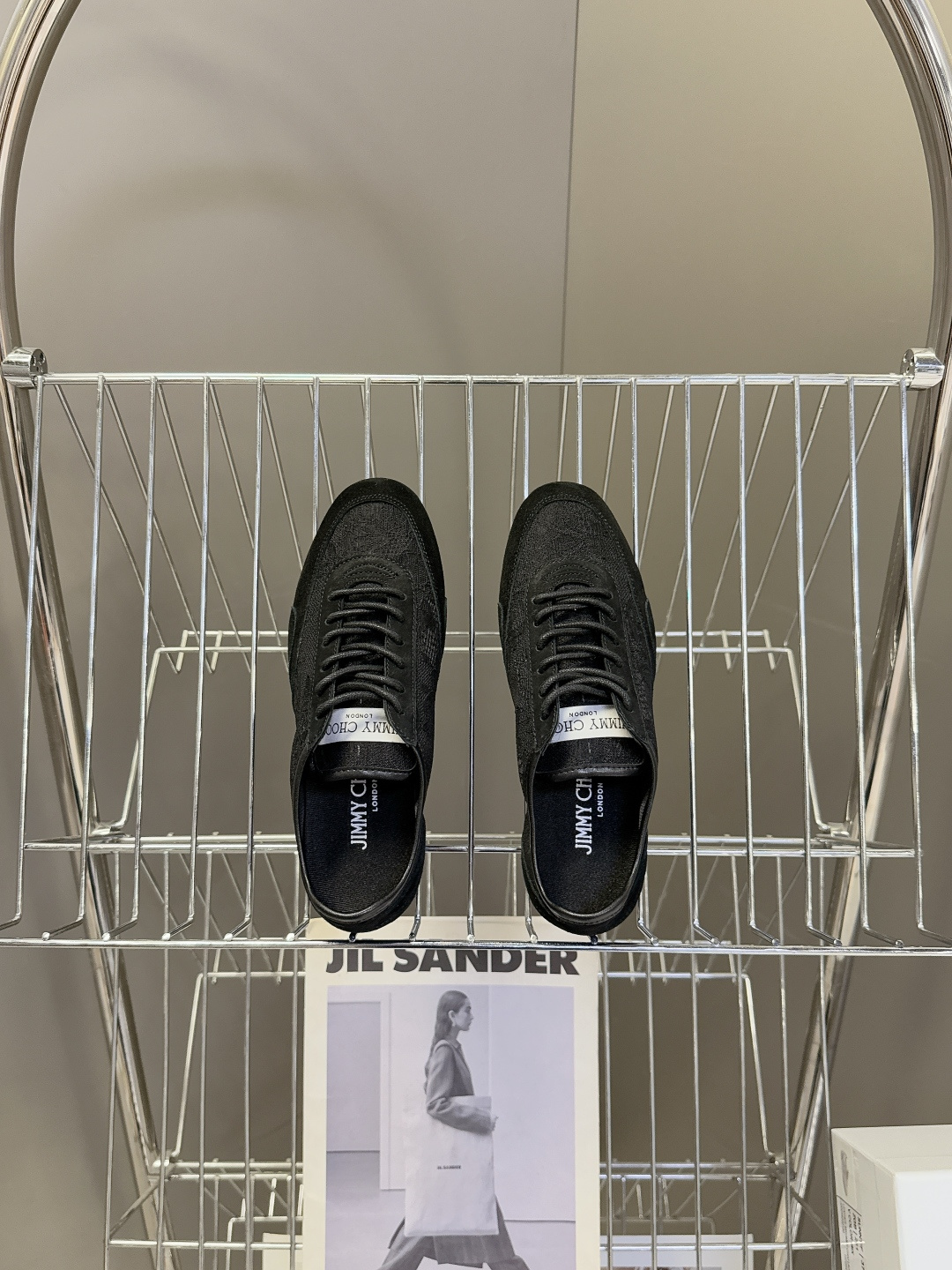 Jimmy Choo吉米周Sunny蕾丝德训休闲鞋超多明星网红种草 鞋面采用花卉蕾丝+麂皮/皮革拼接 透