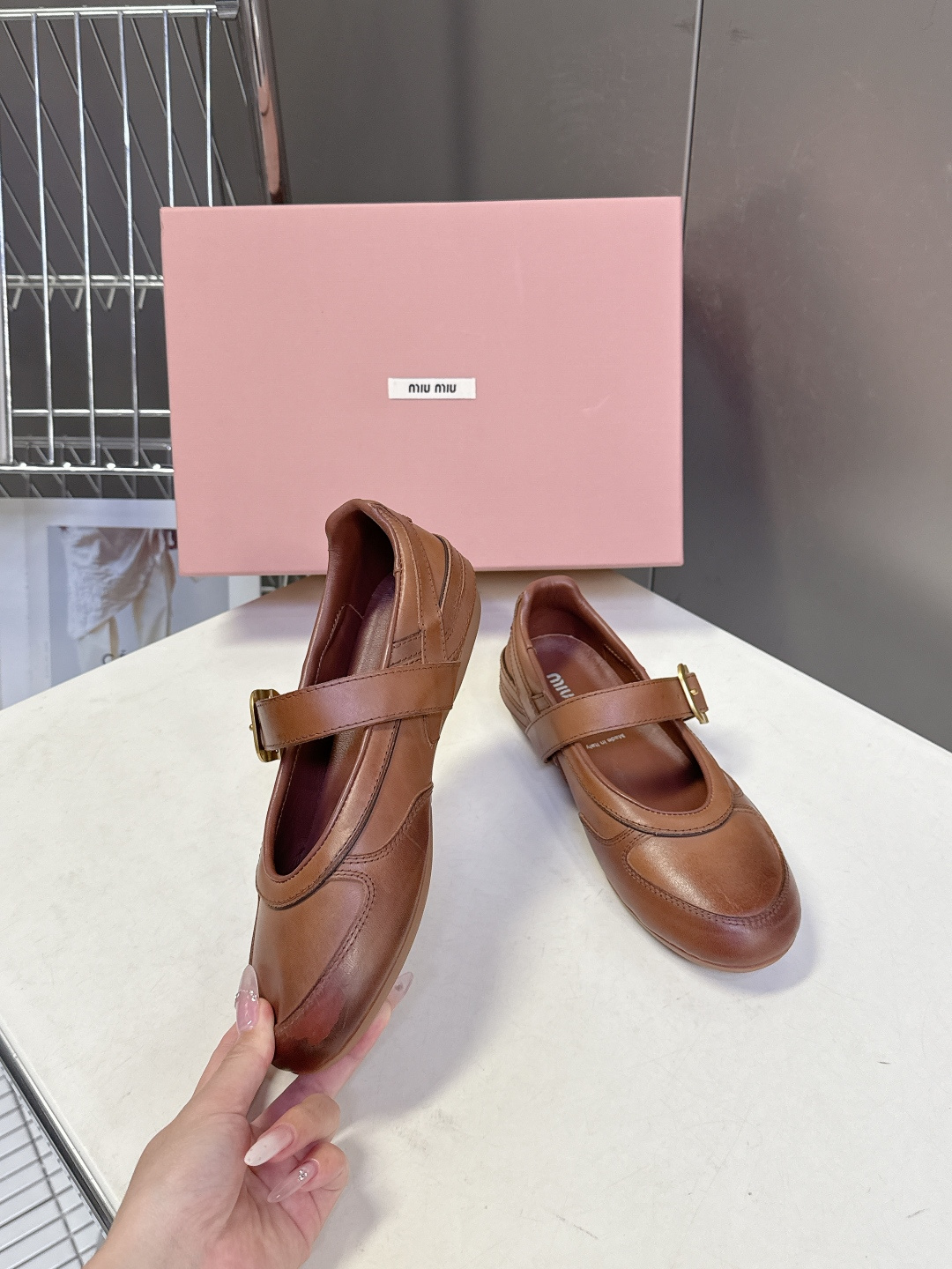 MiuMiu缪缪最新走秀款复古休闲鞋 德训鞋官方秀场出镜率最高的单品 超多明星时尚博主种草 miu系穿搭