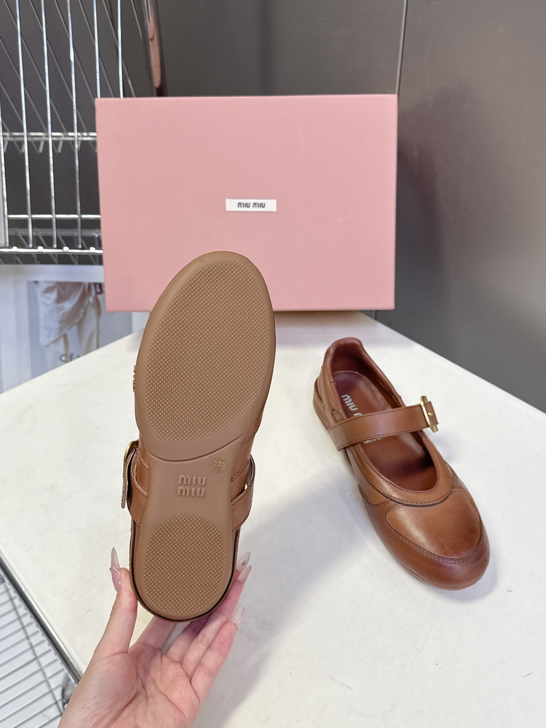 MiuMiu缪缪最新走秀款复古休闲鞋 德训鞋官方秀场出镜率最高的单品 超多明星时尚博主种草 miu系穿搭