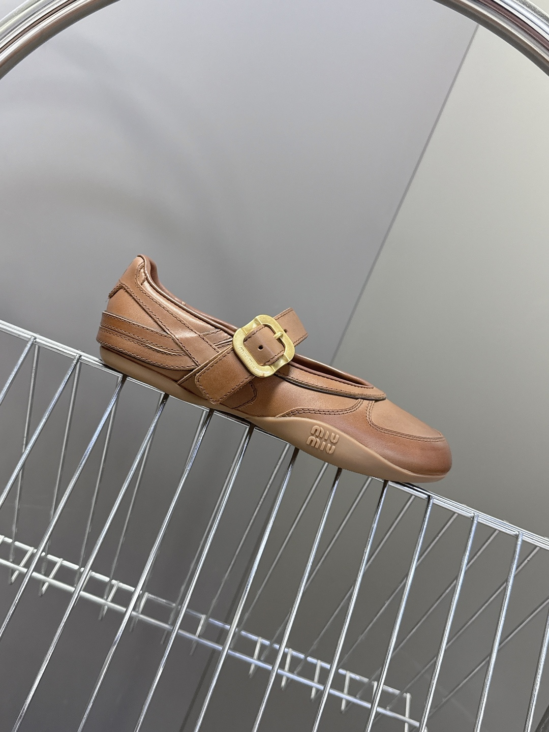 MiuMiu缪缪最新走秀款复古休闲鞋 德训鞋官方秀场出镜率最高的单品 超多明星时尚博主种草 miu系穿搭