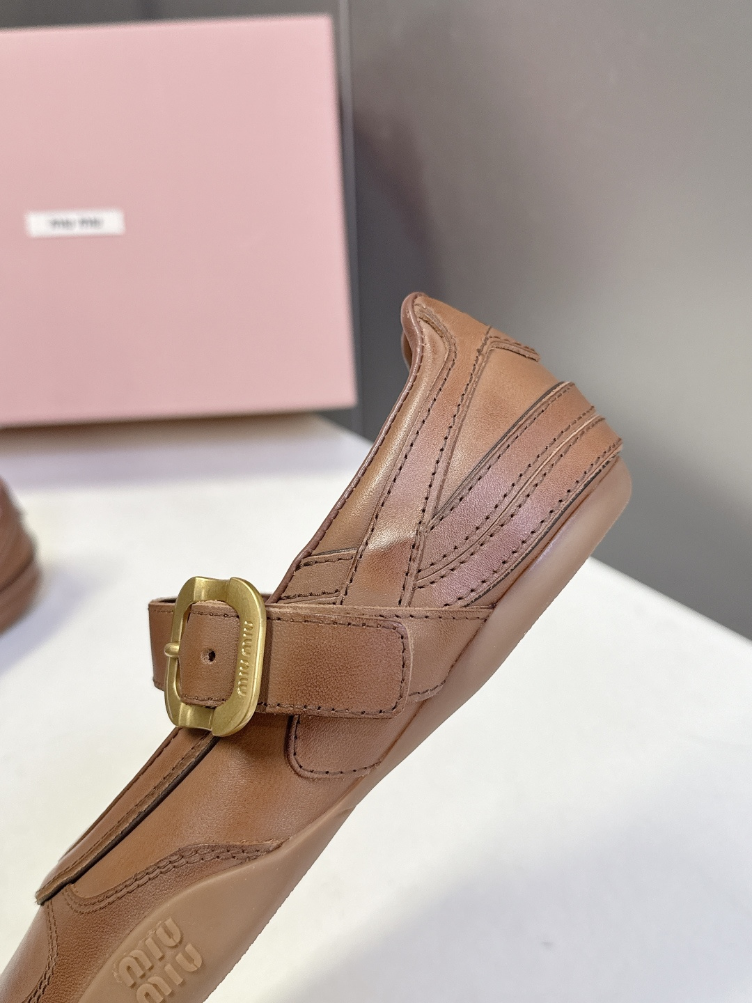 MiuMiu缪缪最新走秀款复古休闲鞋 德训鞋官方秀场出镜率最高的单品 超多明星时尚博主种草 miu系穿搭