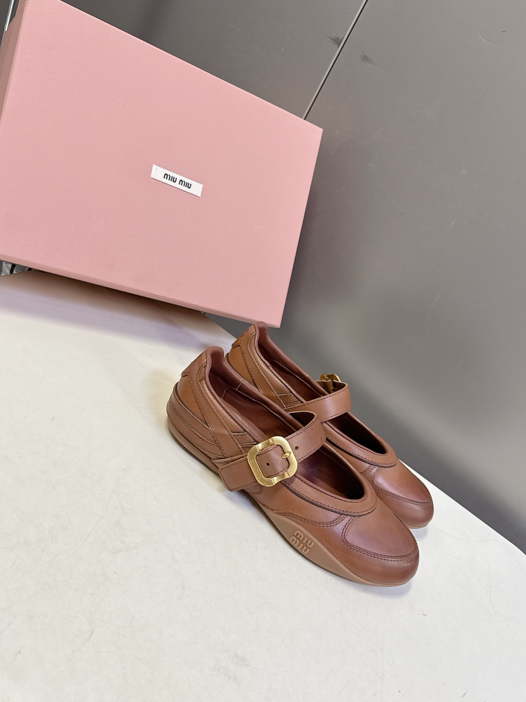 MiuMiu缪缪最新走秀款复古休闲鞋 德训鞋官方秀场出镜率最高的单品 超多明星时尚博主种草 miu系穿搭