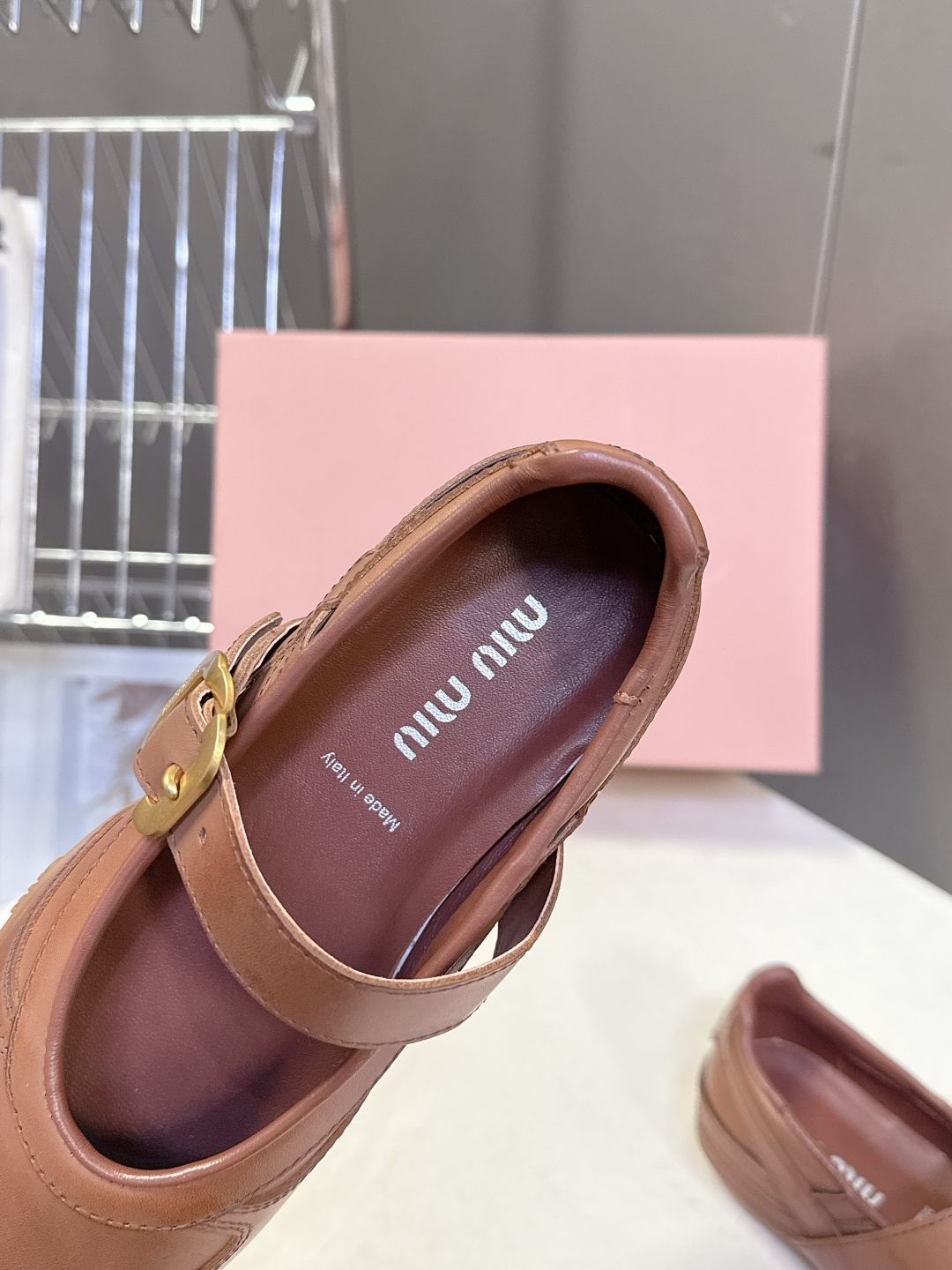 MiuMiu缪缪最新走秀款复古休闲鞋 德训鞋官方秀场出镜率最高的单品 超多明星时尚博主种草 miu系穿搭