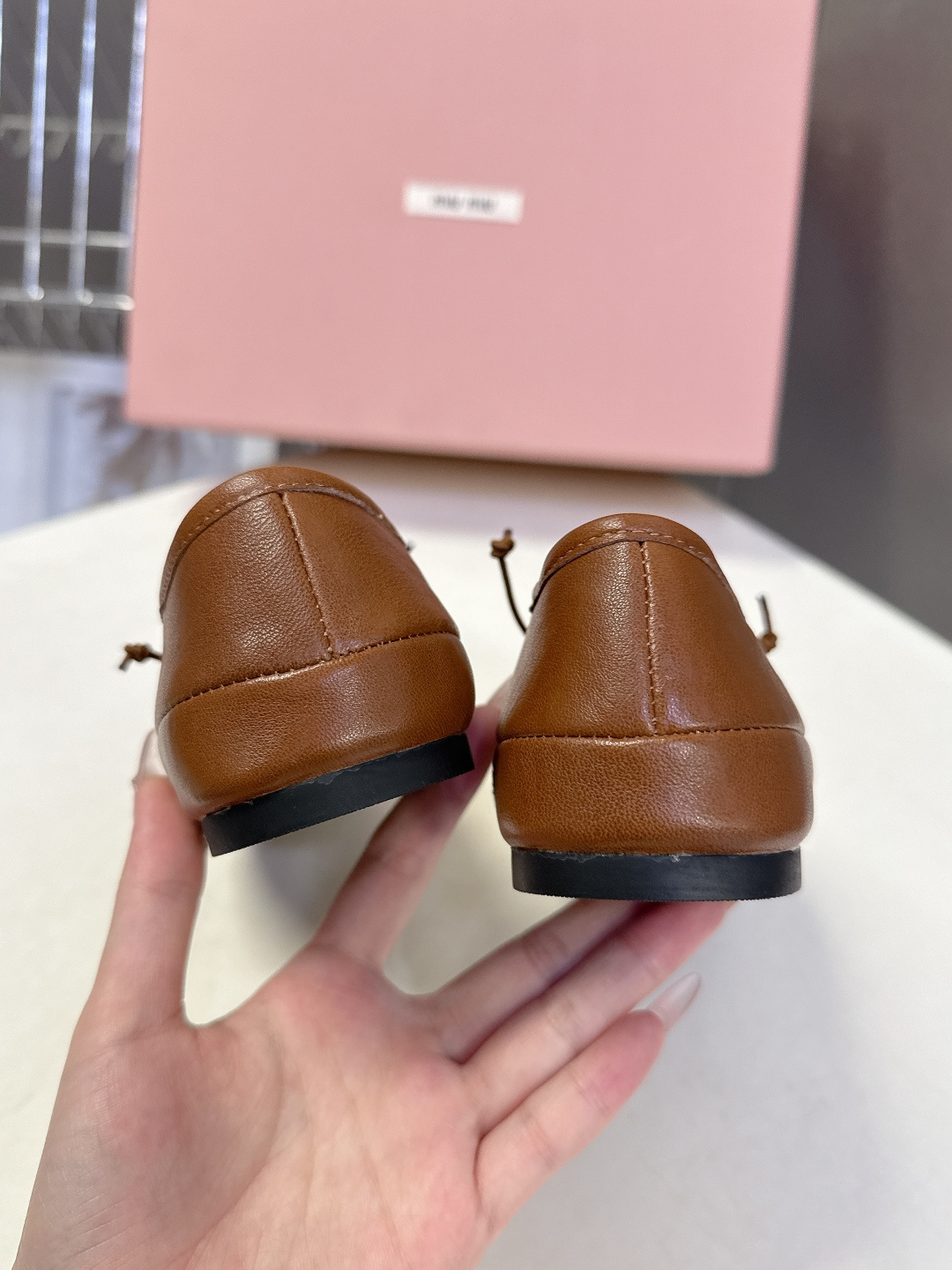 Miu Miu 缪缪春夏最新款系带蝴蝶结芭蕾鞋超多明星网红种草 这是miu家标志性的少女风平底鞋 属于品