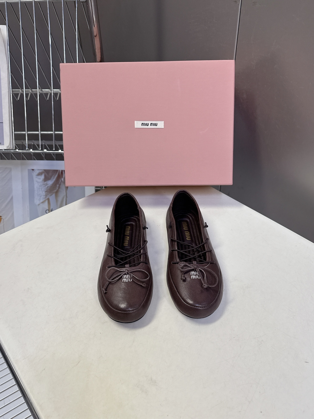 Miu Miu 缪缪春夏最新款系带蝴蝶结芭蕾鞋超多明星网红种草 这是miu家标志性的少女风平底鞋 属于品