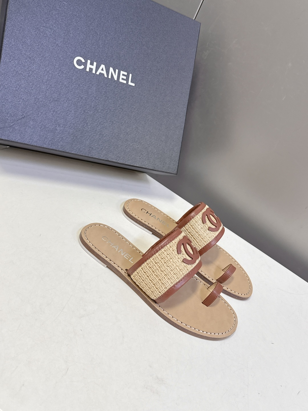 CHANEL香奈儿2026春夏最新款双C拖鞋 超多明星时尚博主种草 夏天必备 大爆款‼️已经被它的美貌折