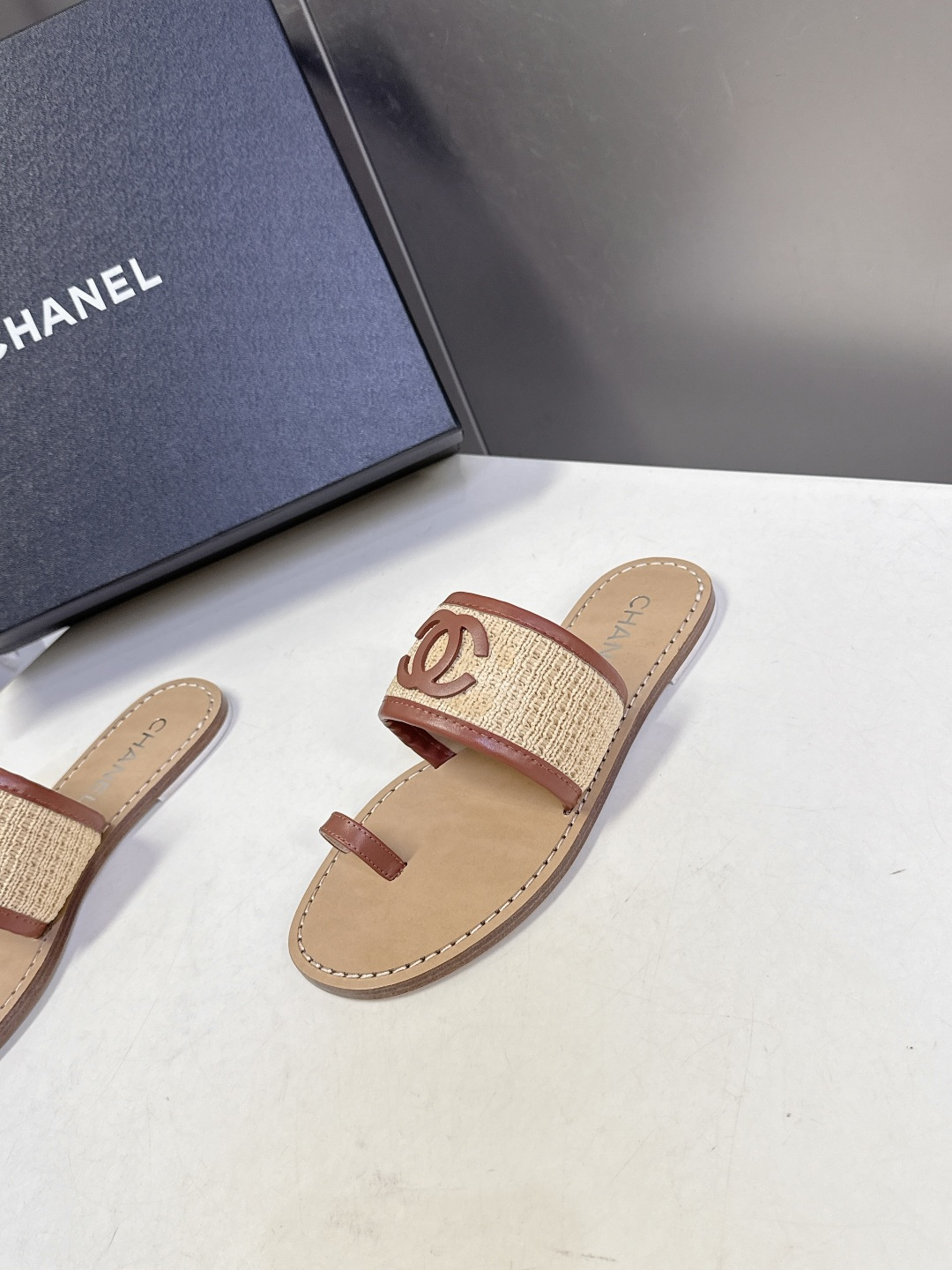 CHANEL香奈儿2026春夏最新款双C拖鞋 超多明星时尚博主种草 夏天必备 大爆款‼️已经被它的美貌折