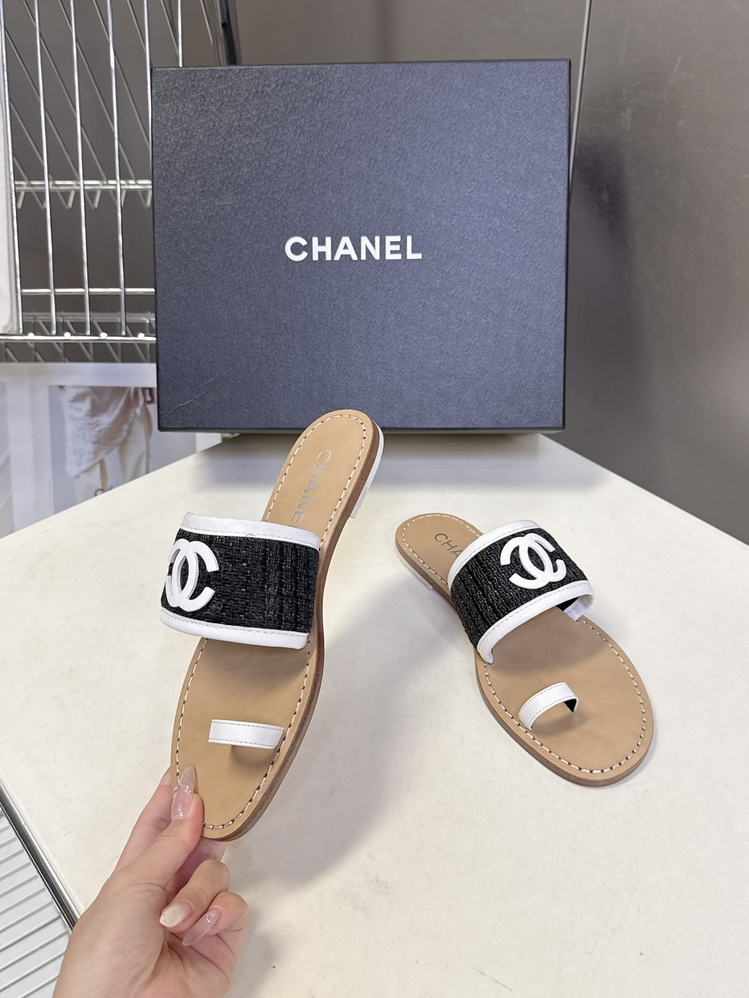 CHANEL香奈儿2026春夏最新款双C拖鞋 超多明星时尚博主种草 夏天必备 大爆款‼️已经被它的美貌折