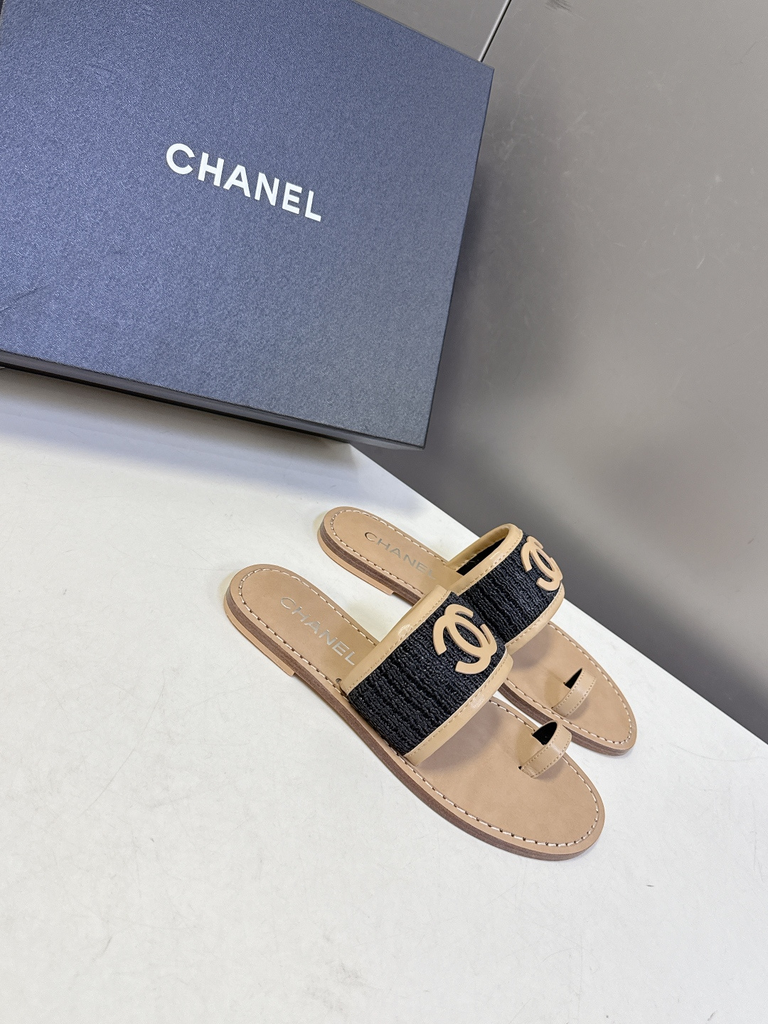 CHANEL香奈儿2026春夏最新款双C拖鞋 超多明星时尚博主种草 夏天必备 大爆款‼️已经被它的美貌折