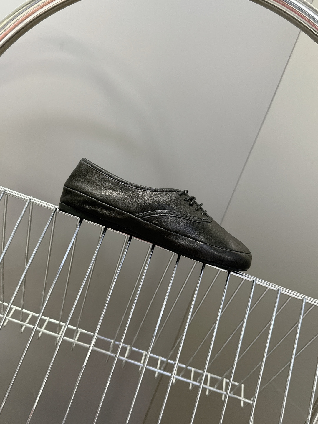 Miu Miu 缪缪春夏最新款复古系带芭蕾风平底鞋 超多明星网红种草 鞋头压印miu品牌logo 高级感