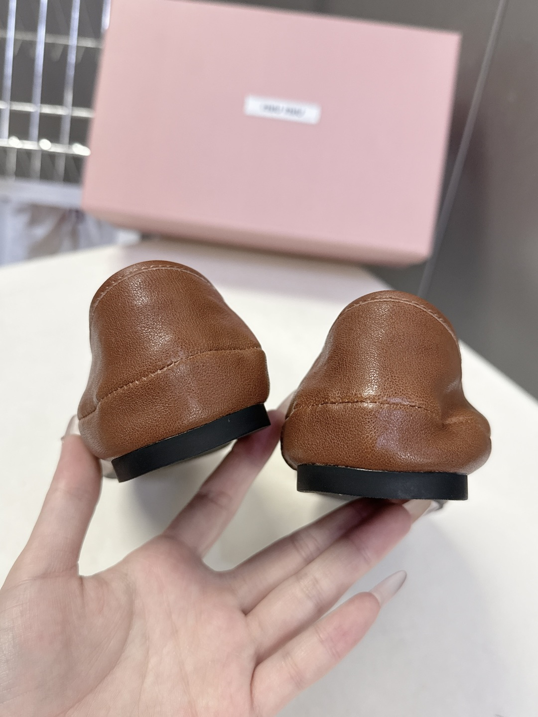 Miu Miu 缪缪春夏最新款复古系带芭蕾风平底鞋 超多明星网红种草 鞋头压印miu品牌logo 高级感