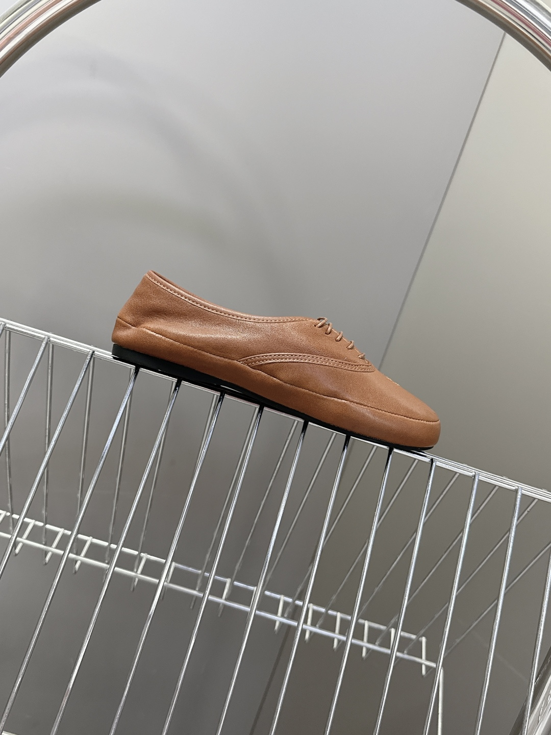 Miu Miu 缪缪春夏最新款复古系带芭蕾风平底鞋 超多明星网红种草 鞋头压印miu品牌logo 高级感