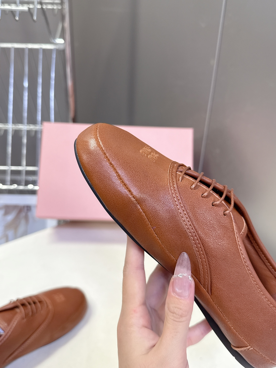 Miu Miu 缪缪春夏最新款复古系带芭蕾风平底鞋 超多明星网红种草 鞋头压印miu品牌logo 高级感