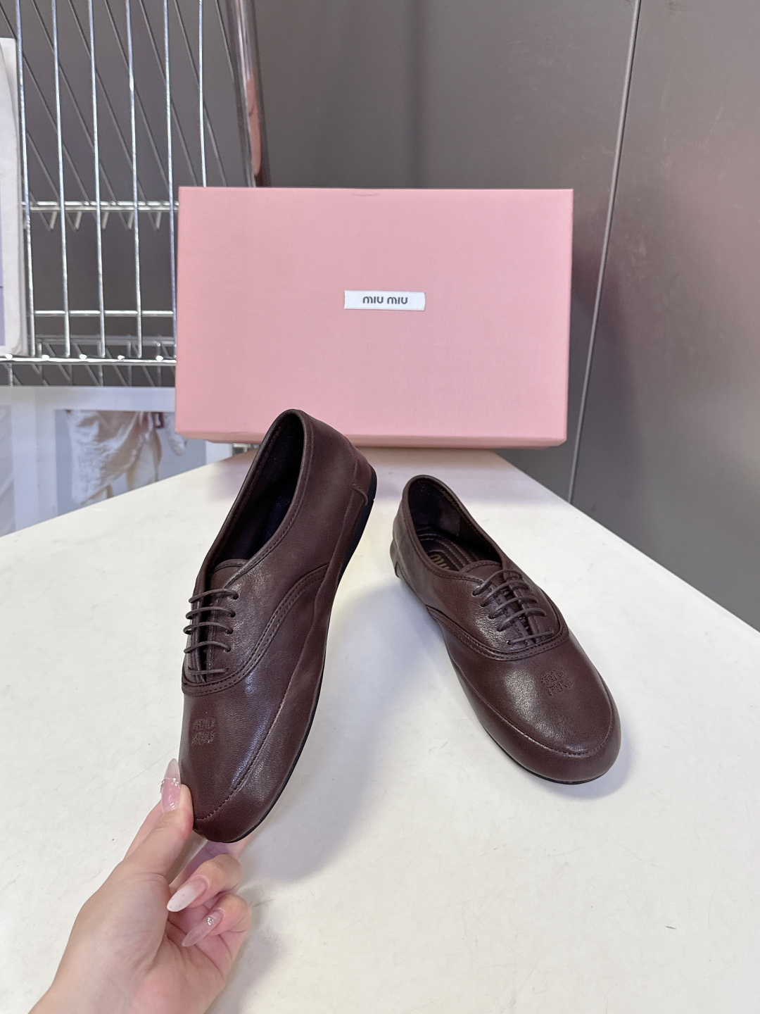 Miu Miu 缪缪春夏最新款复古系带芭蕾风平底鞋 超多明星网红种草 鞋头压印miu品牌logo 高级感