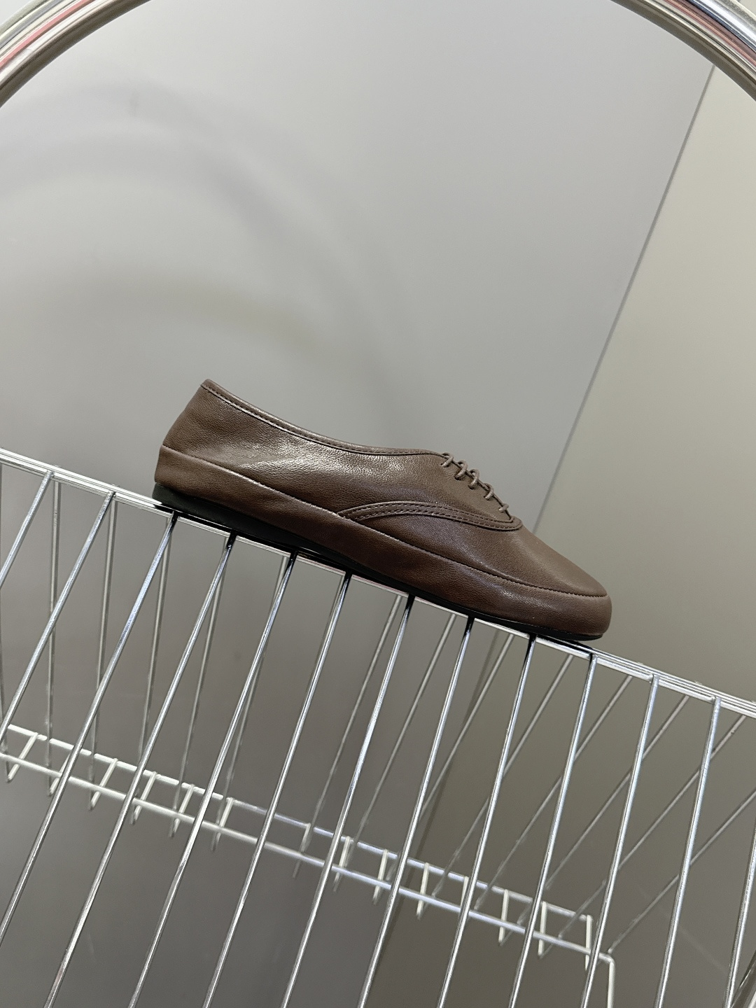 Miu Miu 缪缪春夏最新款复古系带芭蕾风平底鞋 超多明星网红种草 鞋头压印miu品牌logo 高级感