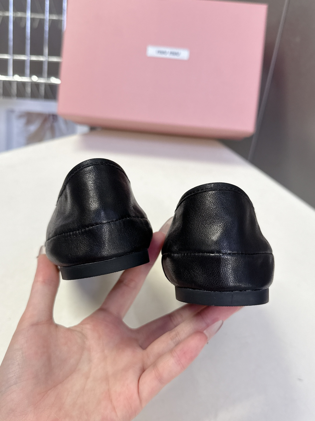 Miu Miu 缪缪春夏最新款复古系带芭蕾风平底鞋 超多明星网红种草 鞋头压印miu品牌logo 高级感