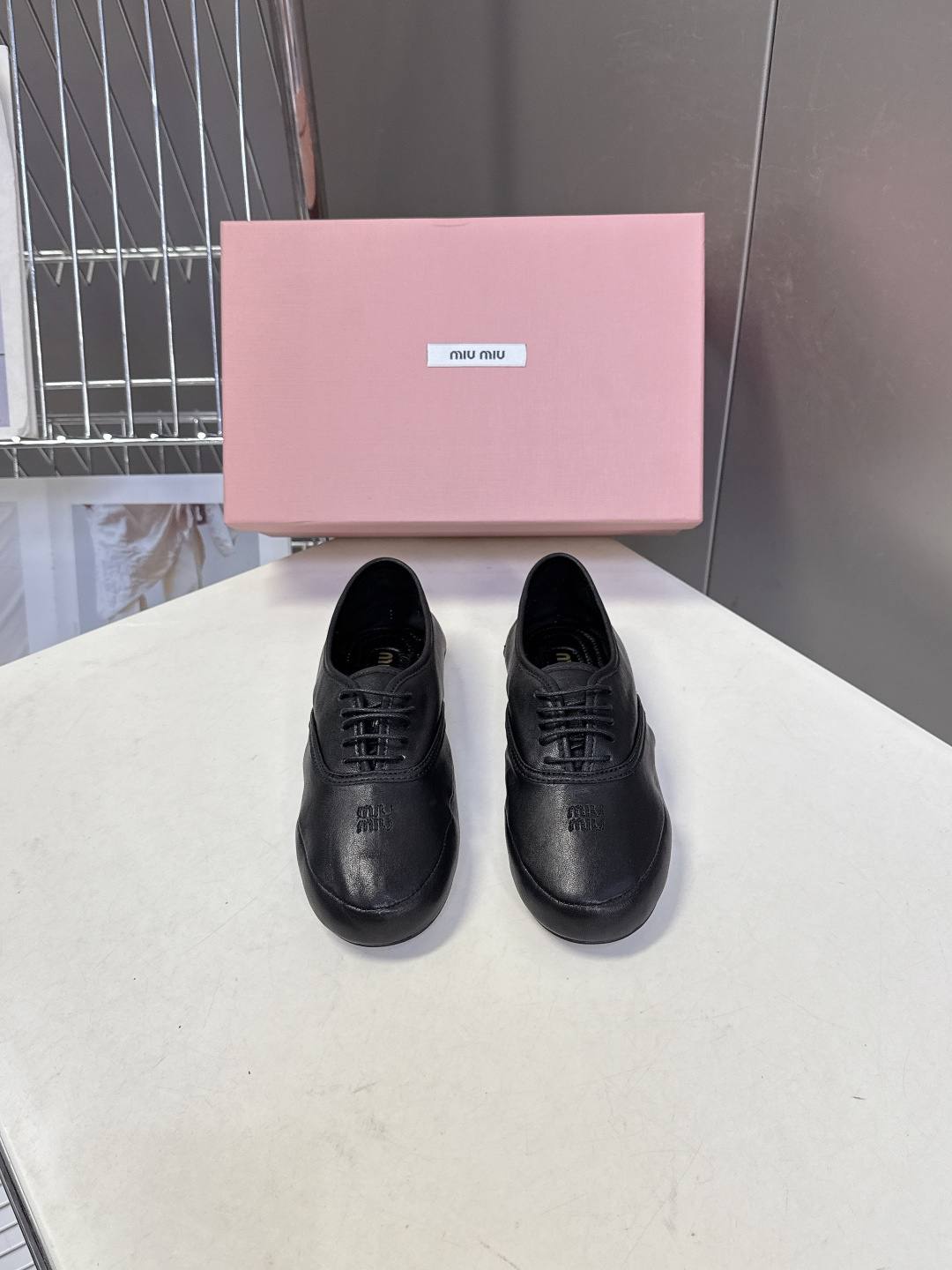 Miu Miu 缪缪春夏最新款复古系带芭蕾风平底鞋 超多明星网红种草 鞋头压印miu品牌logo 高级感