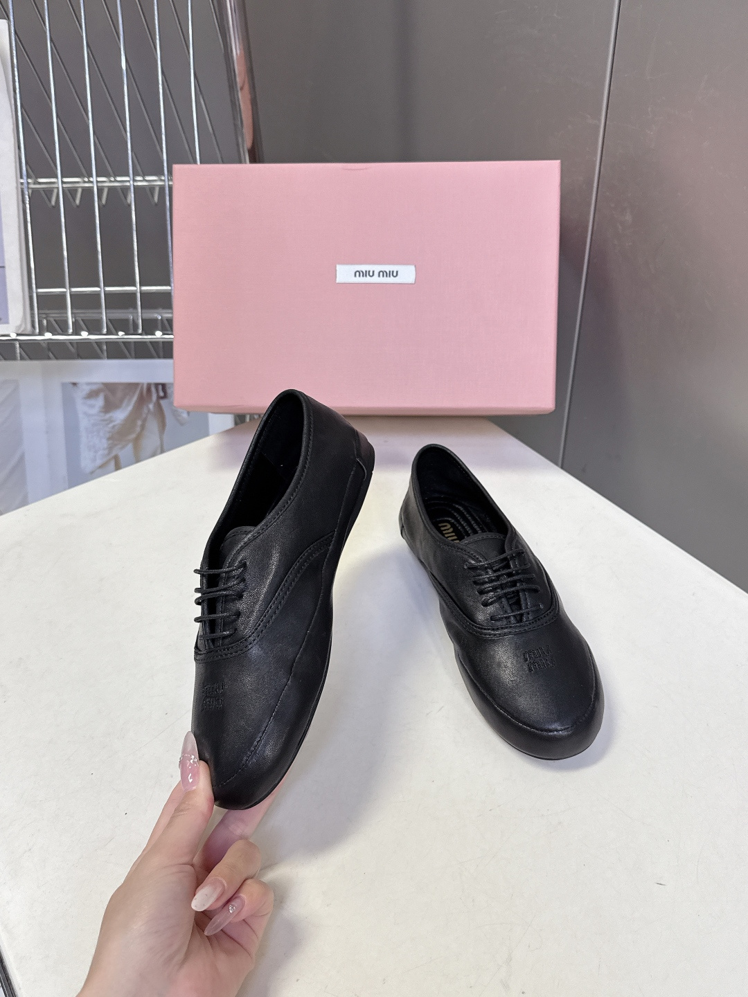 Miu Miu 缪缪春夏最新款复古系带芭蕾风平底鞋 超多明星网红种草 鞋头压印miu品牌logo 高级感