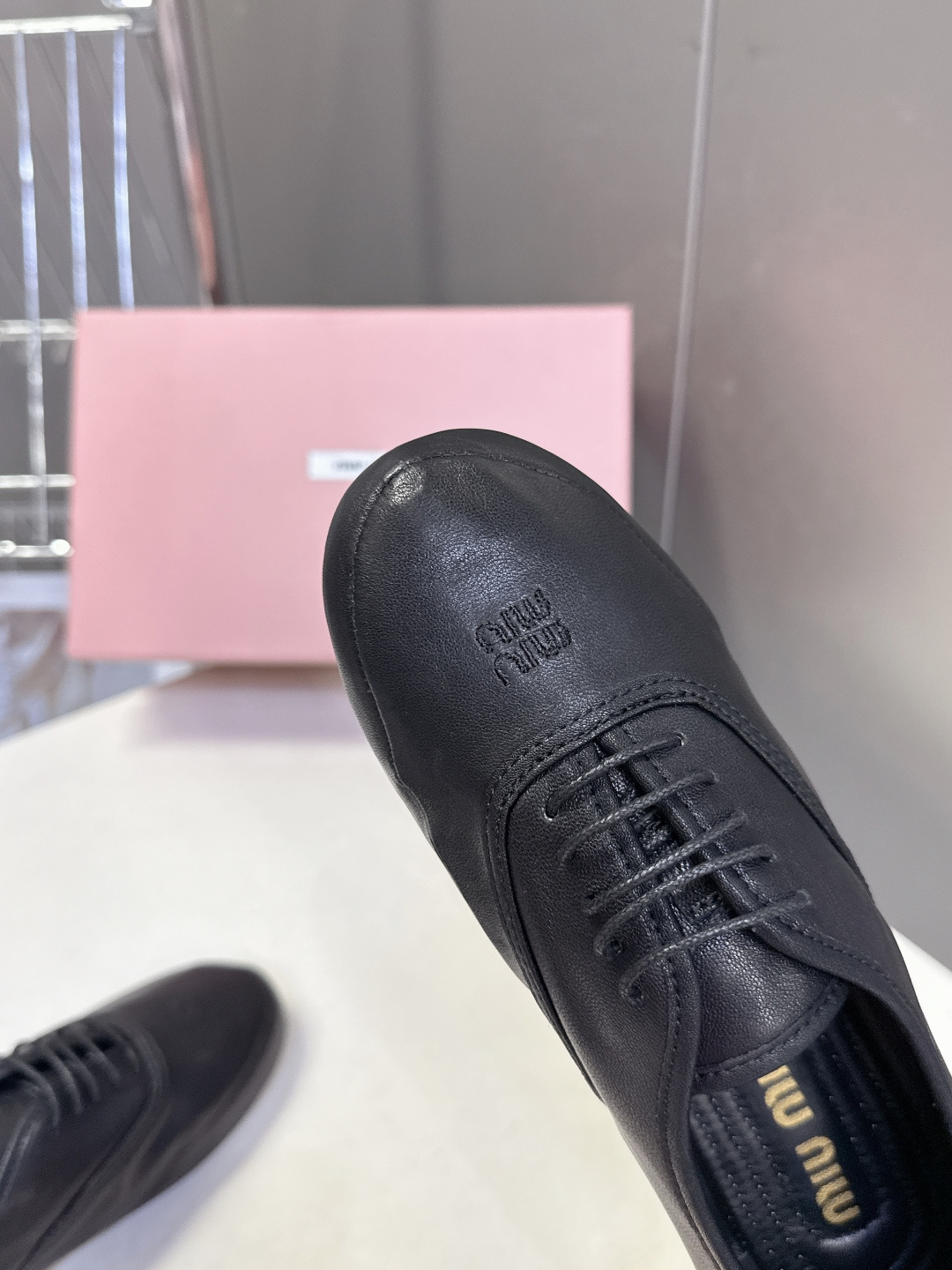 Miu Miu 缪缪春夏最新款复古系带芭蕾风平底鞋 超多明星网红种草 鞋头压印miu品牌logo 高级感