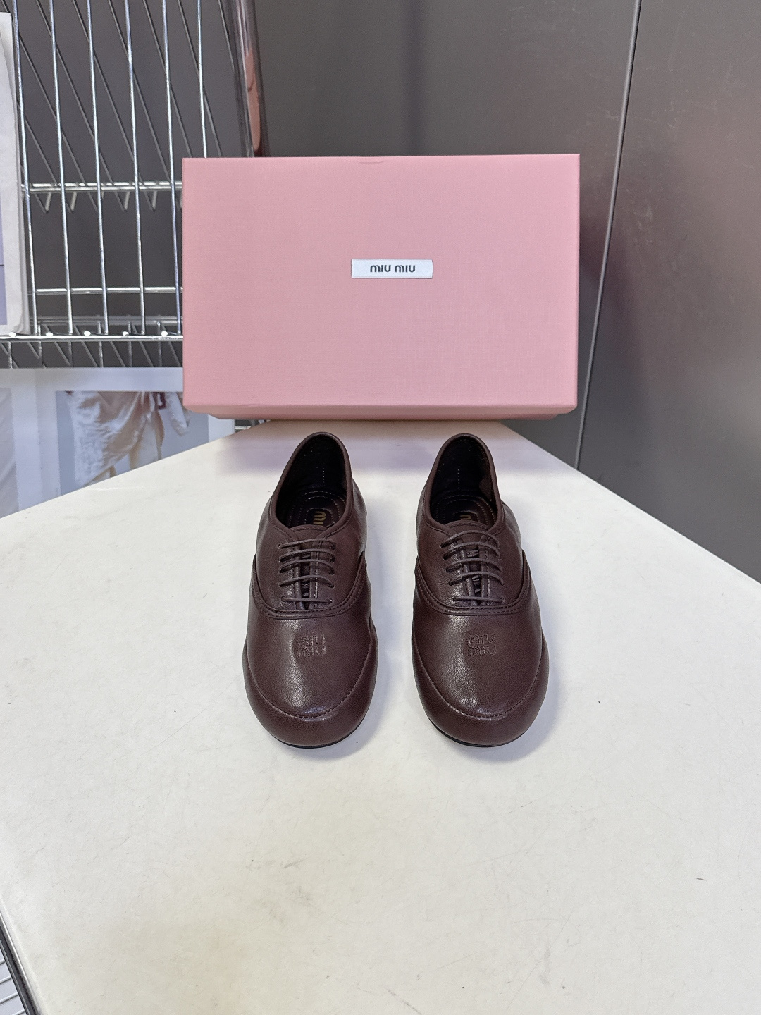 Miu Miu 缪缪春夏最新款复古系带芭蕾风平底鞋 超多明星网红种草 鞋头压印miu品牌logo 高级感