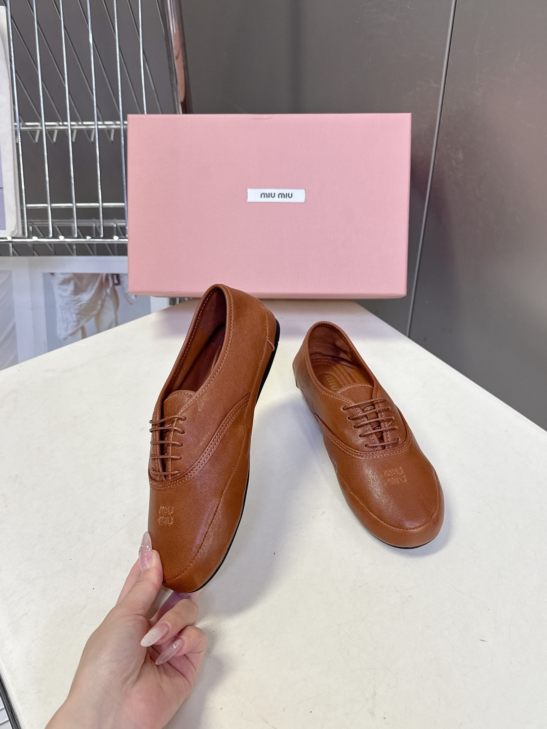 Miu Miu 缪缪春夏最新款复古系带芭蕾风平底鞋 超多明星网红种草 鞋头压印miu品牌logo 高级感