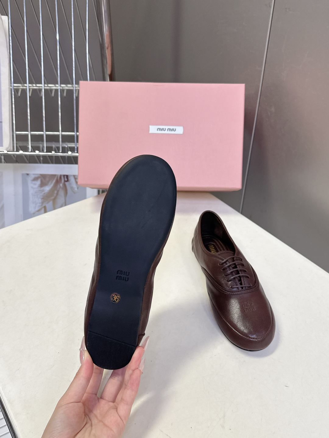 Miu Miu 缪缪春夏最新款复古系带芭蕾风平底鞋 超多明星网红种草 鞋头压印miu品牌logo 高级感