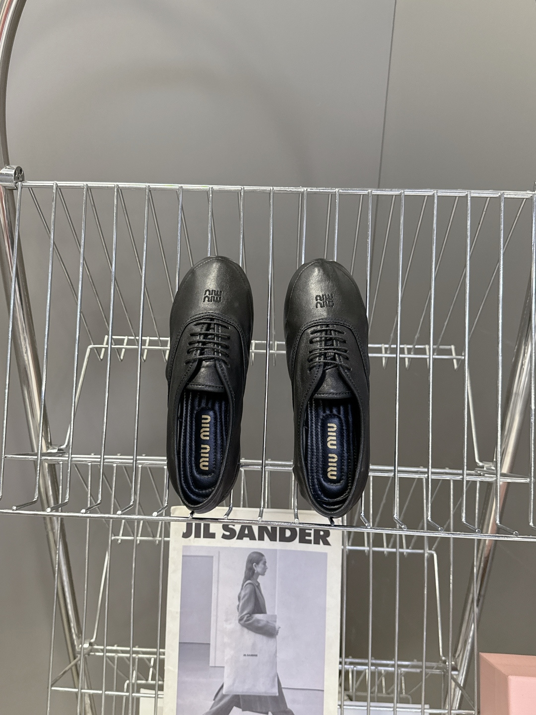 Miu Miu 缪缪春夏最新款复古系带芭蕾风平底鞋 超多明星网红种草 鞋头压印miu品牌logo 高级感