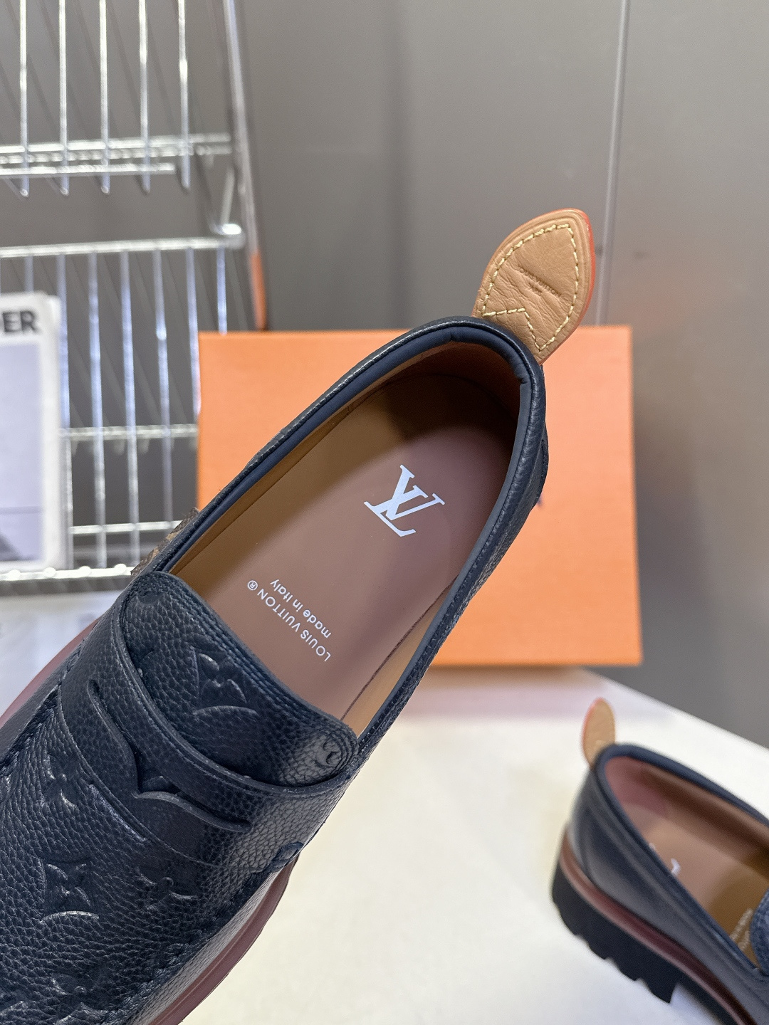 Louis Vuitton路易威登春夏最新款压纹厚底乐福皮鞋 超多明星网红种草 属于品牌标志性的“工装风