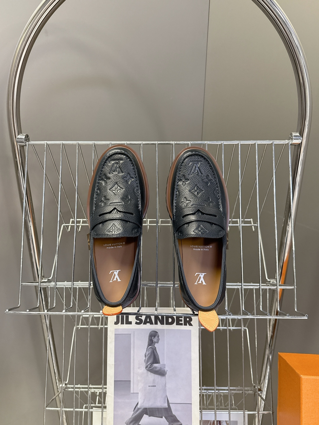 Louis Vuitton路易威登春夏最新款压纹厚底乐福皮鞋 超多明星网红种草 属于品牌标志性的“工装风