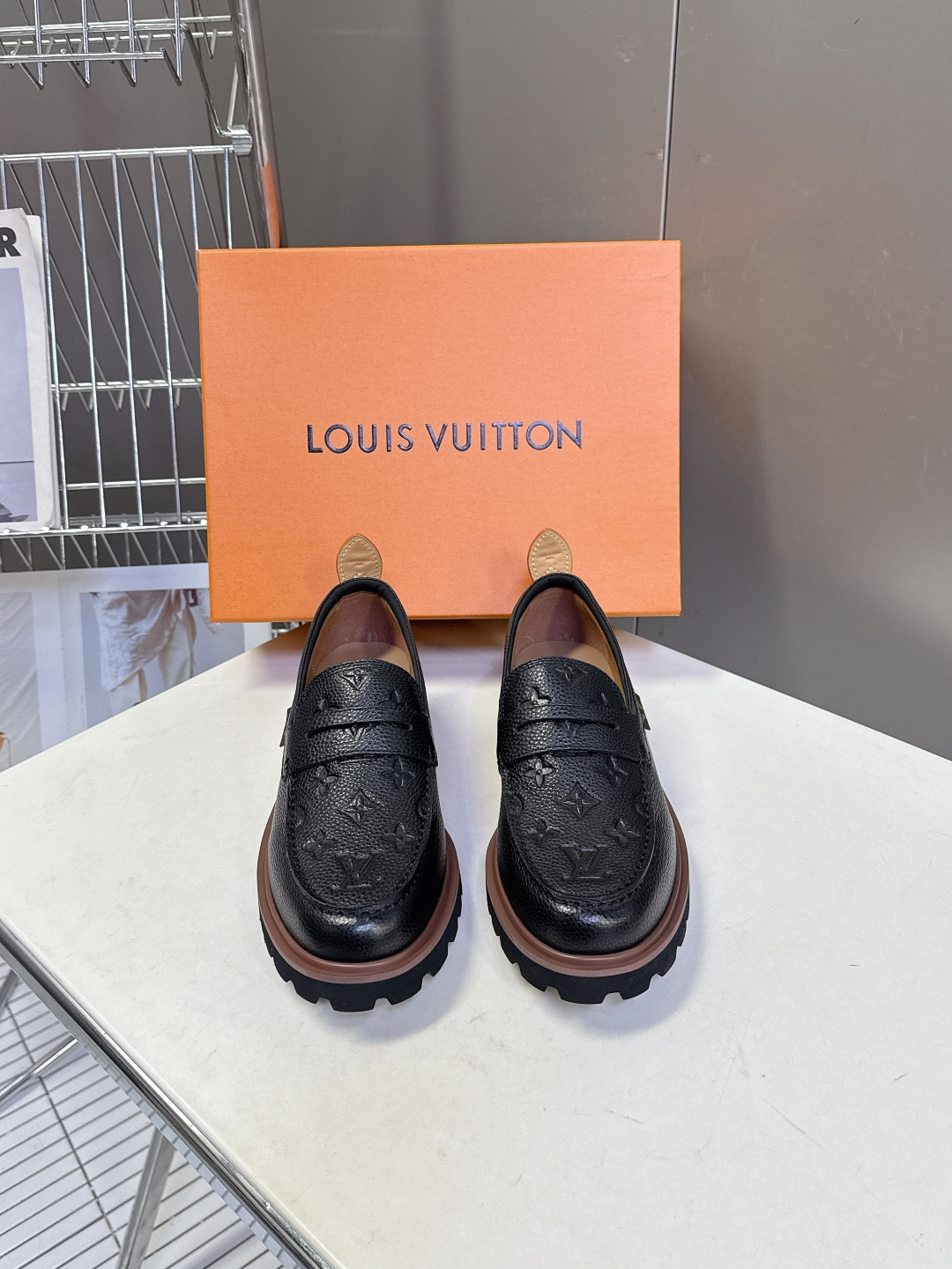 Louis Vuitton路易威登春夏最新款压纹厚底乐福皮鞋 超多明星网红种草 属于品牌标志性的“工装风