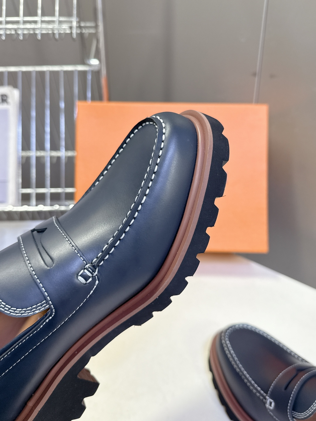 Louis Vuitton路易威登春夏最新款压纹厚底乐福皮鞋 超多明星网红种草 属于品牌标志性的“工装风