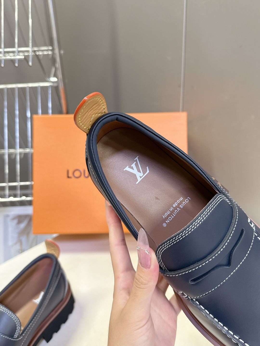 Louis Vuitton路易威登春夏最新款压纹厚底乐福皮鞋 超多明星网红种草 属于品牌标志性的“工装风