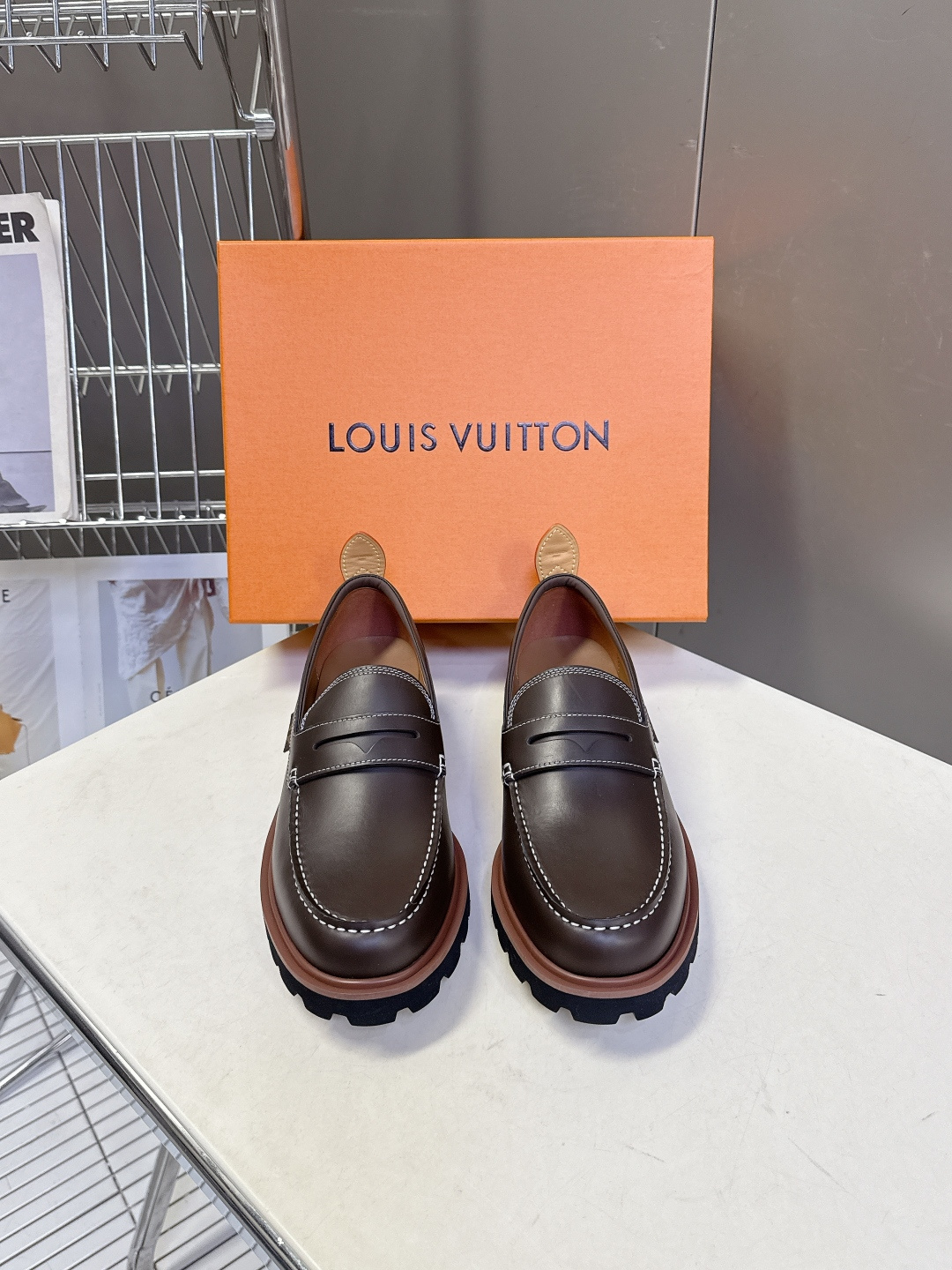 Louis Vuitton路易威登春夏最新款压纹厚底乐福皮鞋 超多明星网红种草 属于品牌标志性的“工装风