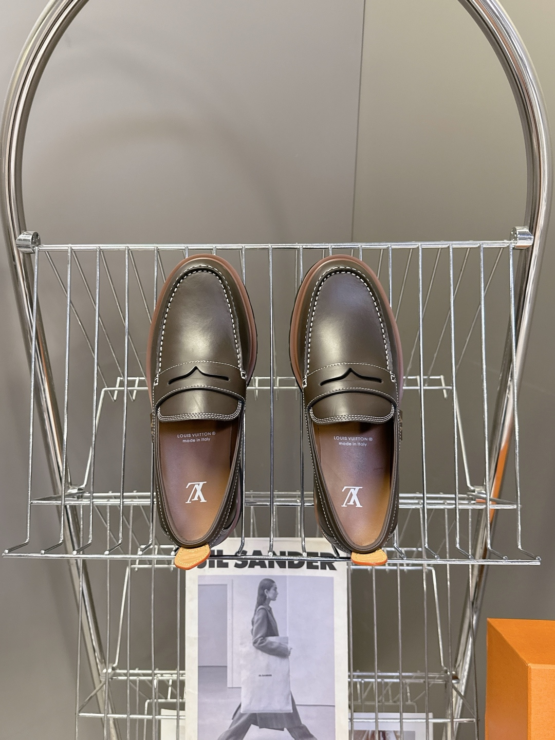 Louis Vuitton路易威登春夏最新款压纹厚底乐福皮鞋 超多明星网红种草 属于品牌标志性的“工装风