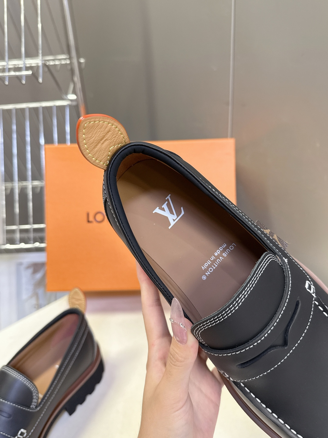 Louis Vuitton路易威登春夏最新款压纹厚底乐福皮鞋 超多明星网红种草 属于品牌标志性的“工装风